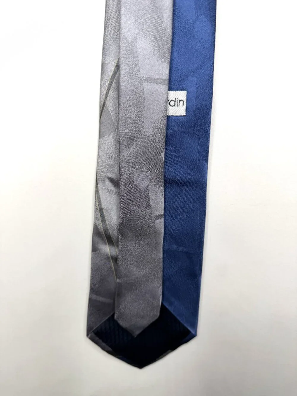 Pierre Cardin Men’s Neck Tie 4” Blue Gray Silver 100% Silk Wavy Necktie